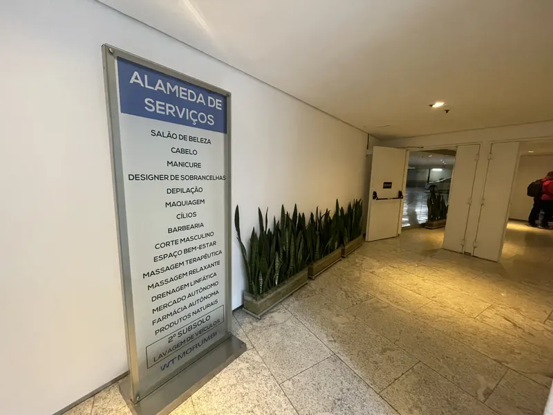 Placa da Alameda de Serviços no 1º subsolo do WTorre Morumbi, acesso à Zang Fu Massagem