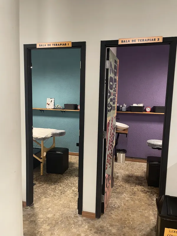 Entrada das salas de terapia 1 e 2 da Zang Fu Massagem Paulista dentro do Hot Yoga