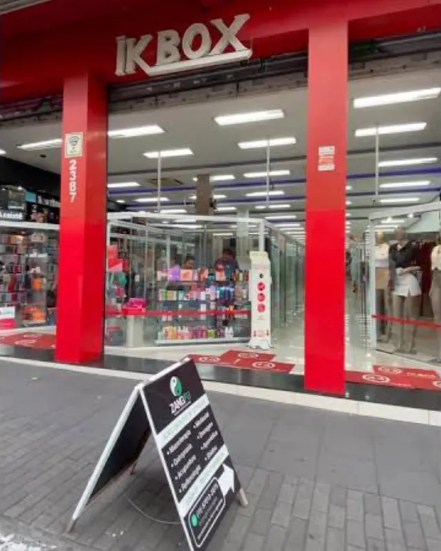 Fachada do Minishopping IKBOX na Rua Teodoro Sampaio 2.387, onde fica a Zang Fu Pinheiros
