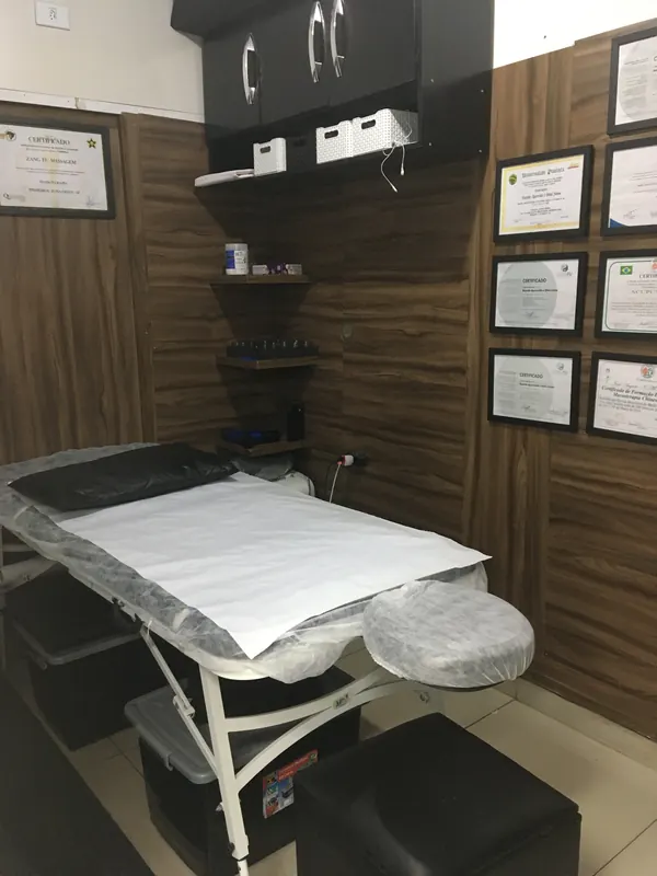 Maca de massagem terapêutica e certificados na Zang Fu Massagem Pinheiros